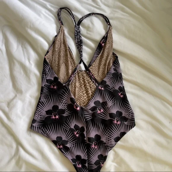 Acacia Venezuela One Piece in “Modern Pacific” - Picture 4 of 6